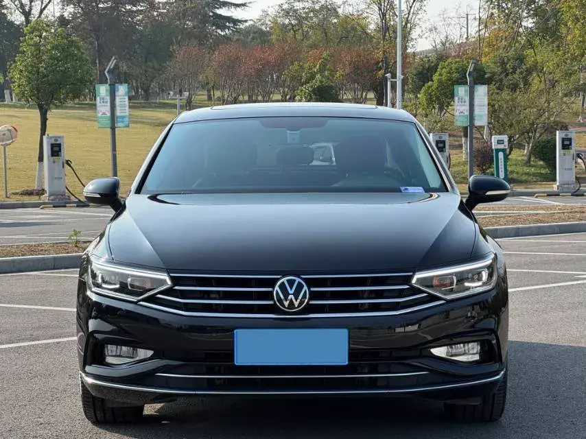 2021 VOLKSWAGEN MAGOTAN thumbnail 3