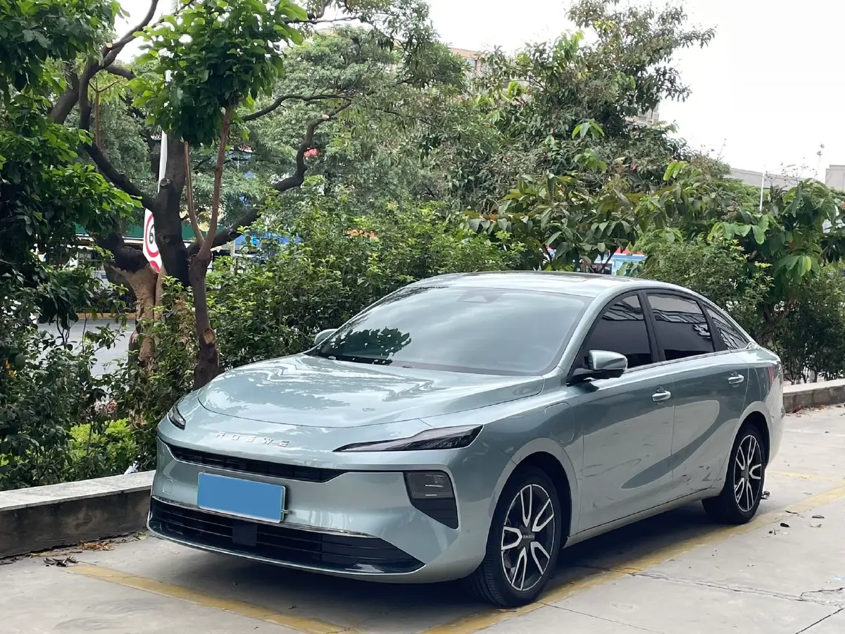 2025 Roewe D6 BEV