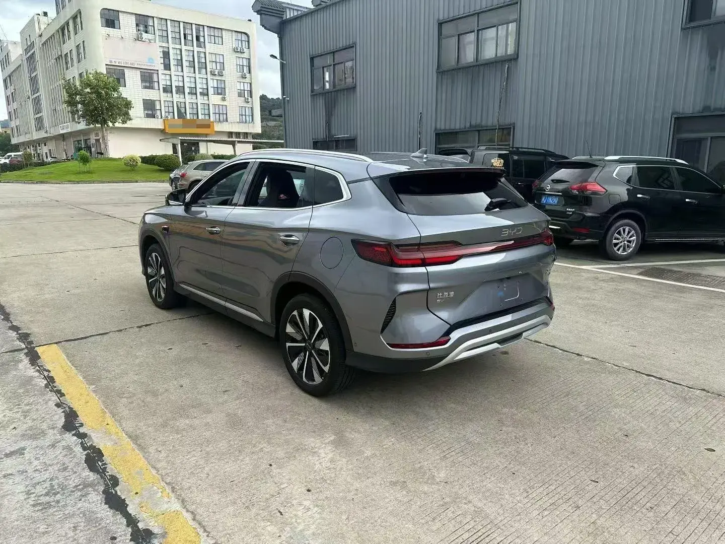 2025 BYD SONG thumbnail 4