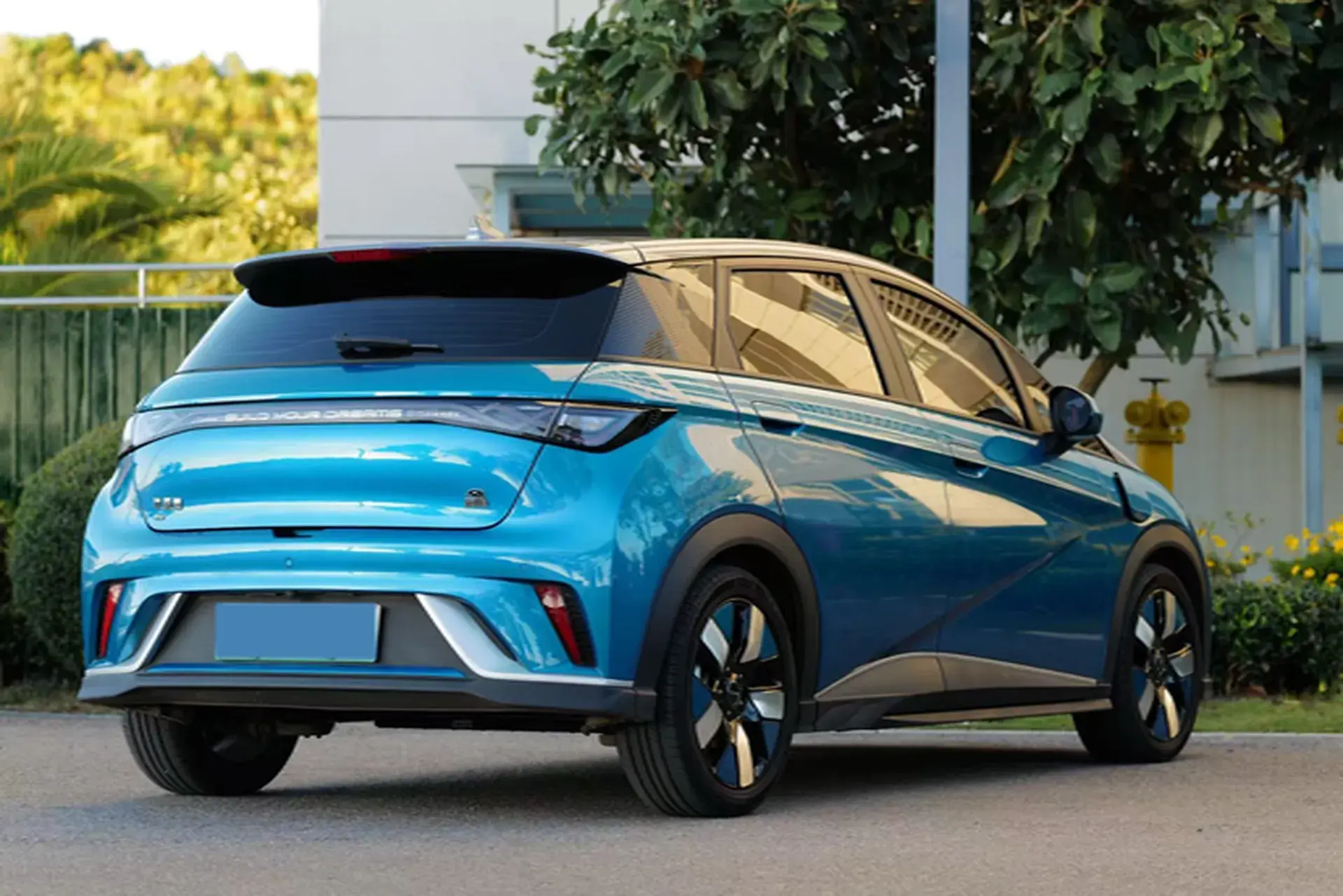 2023 BYD DOLPHIN thumbnail 4