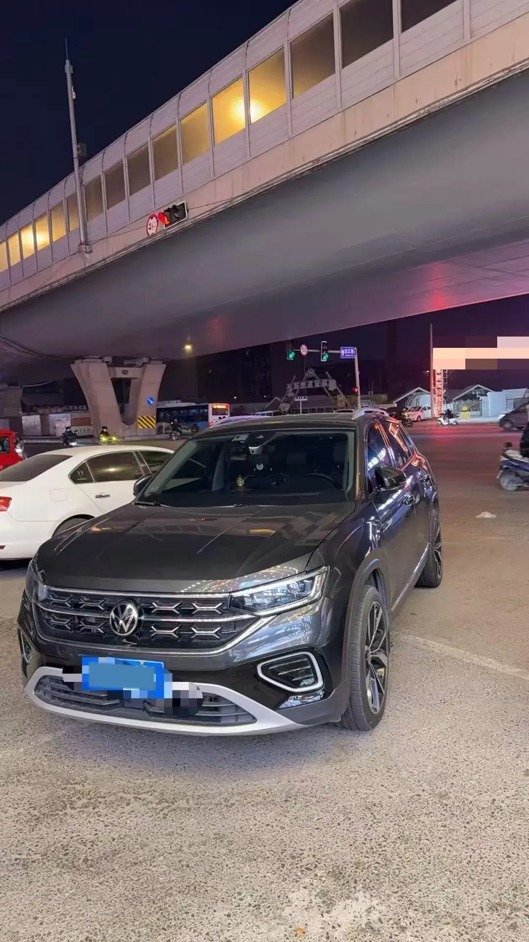 2022 VOLKSWAGEN TAYRON view 1