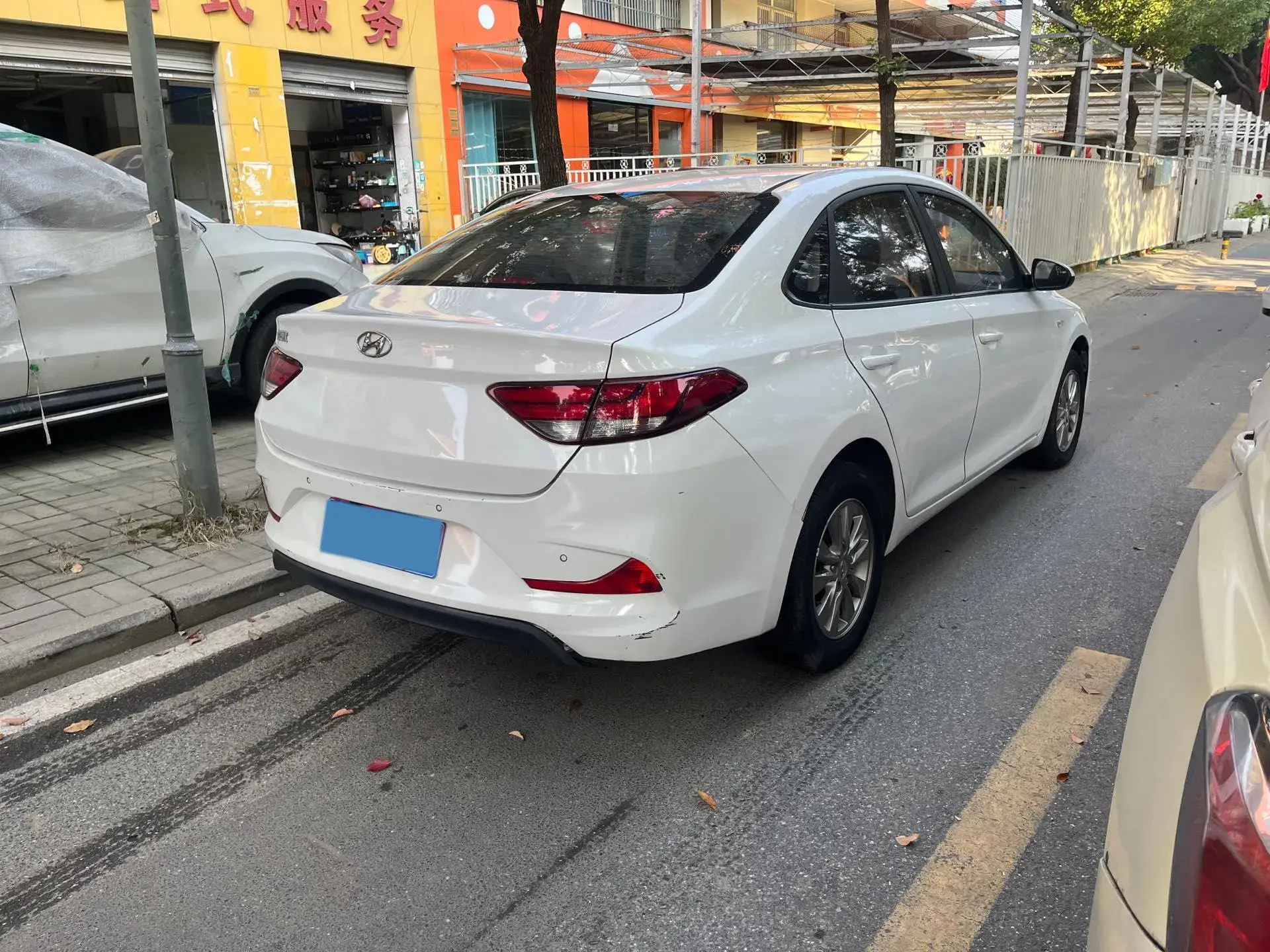 2017 HYUNDAI CELESTA thumbnail 4