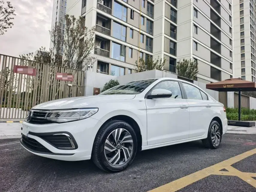 2025 VOLKSWAGEN BORA view 1