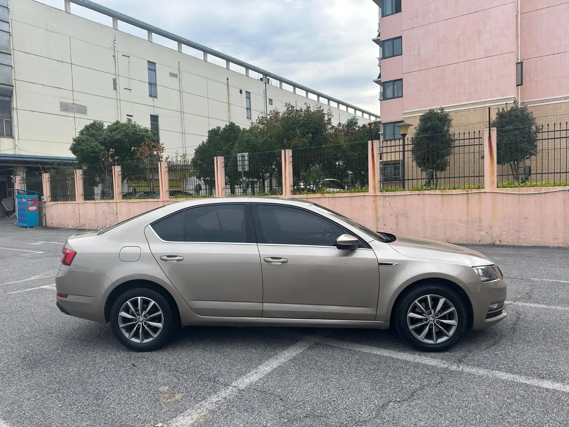 2019 SKODA OCTAVIA thumbnail 3