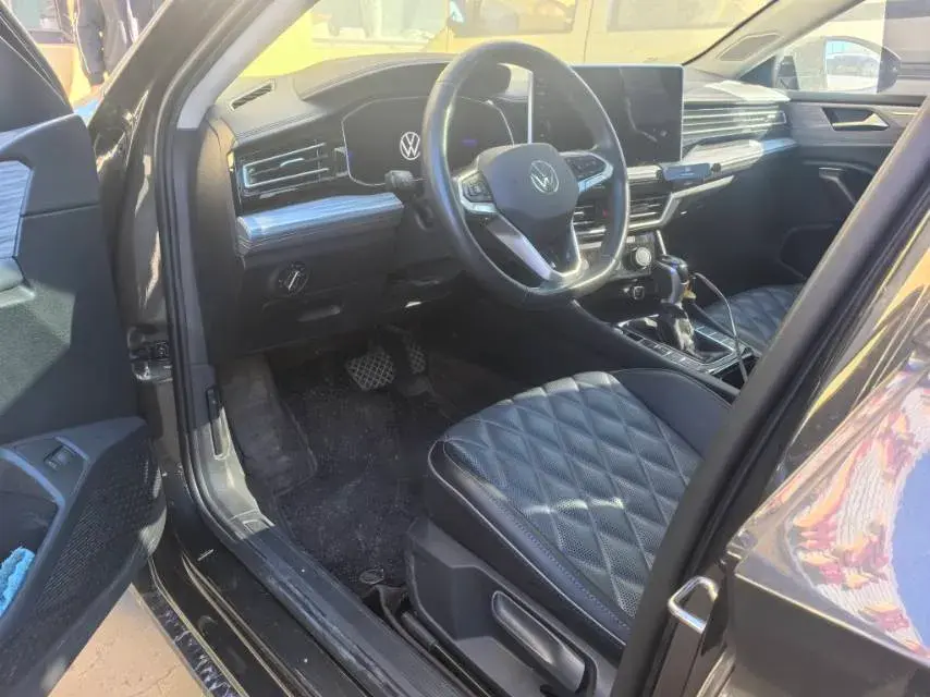 2023 VOLKSWAGEN SAGITAR thumbnail 3