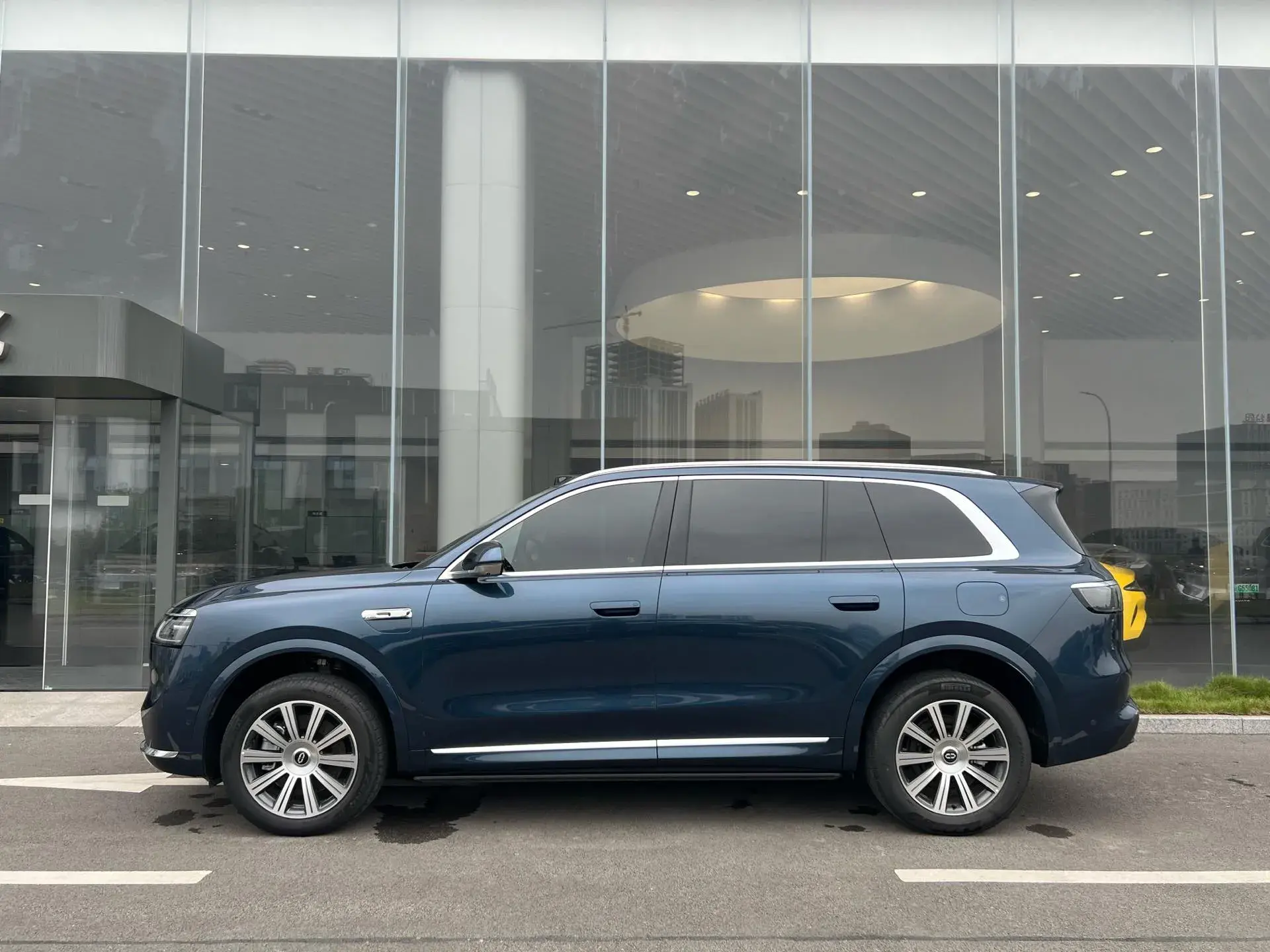 2025 AITO AITO thumbnail 2