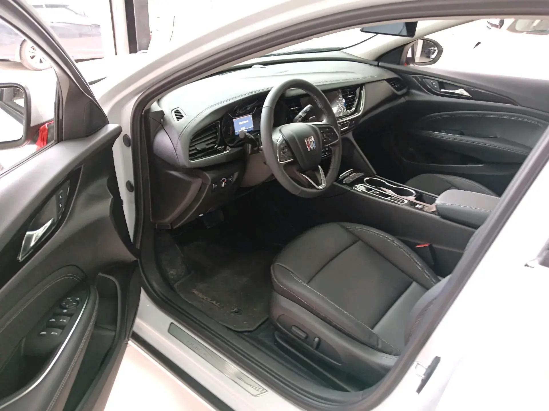 2024 BUICK REGAL thumbnail 3