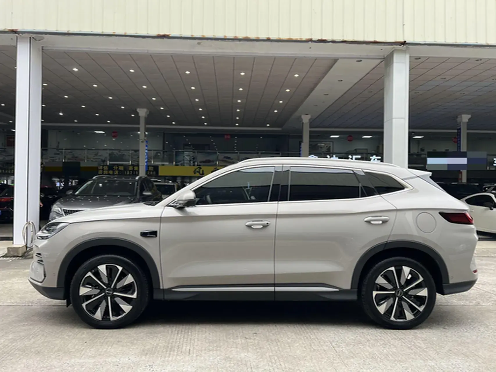 2025 BYD SONG thumbnail 3