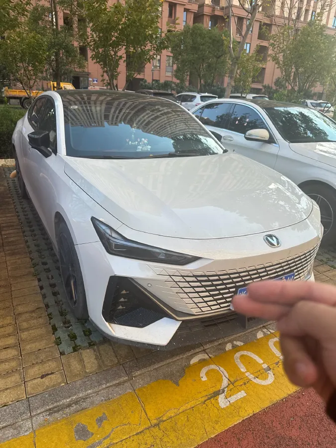 2023 ChangAn UNI-V 1.5T 188HP L4 7DCT,autocango,china used car exporter,china ev exporter,chinese used car exporter,chinese used ev exporter