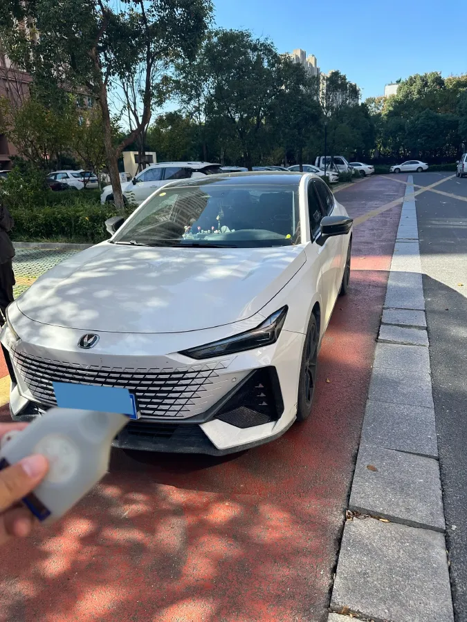 2023 ChangAn UNI-V 1.5T 188HP L4 7DCT,autocango,china used car exporter,china ev exporter,chinese used car exporter,chinese used ev exporter