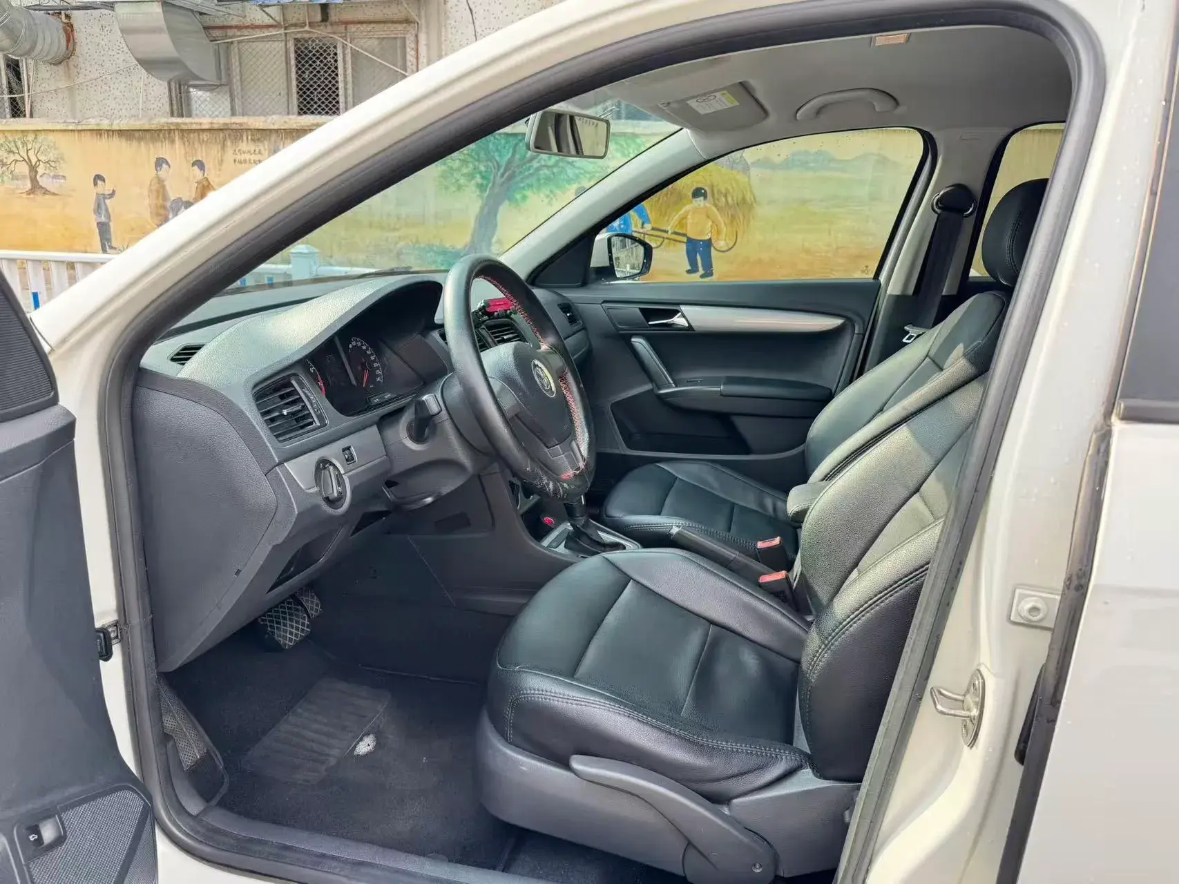 2013 VOLKSWAGEN LAVIDA thumbnail 2