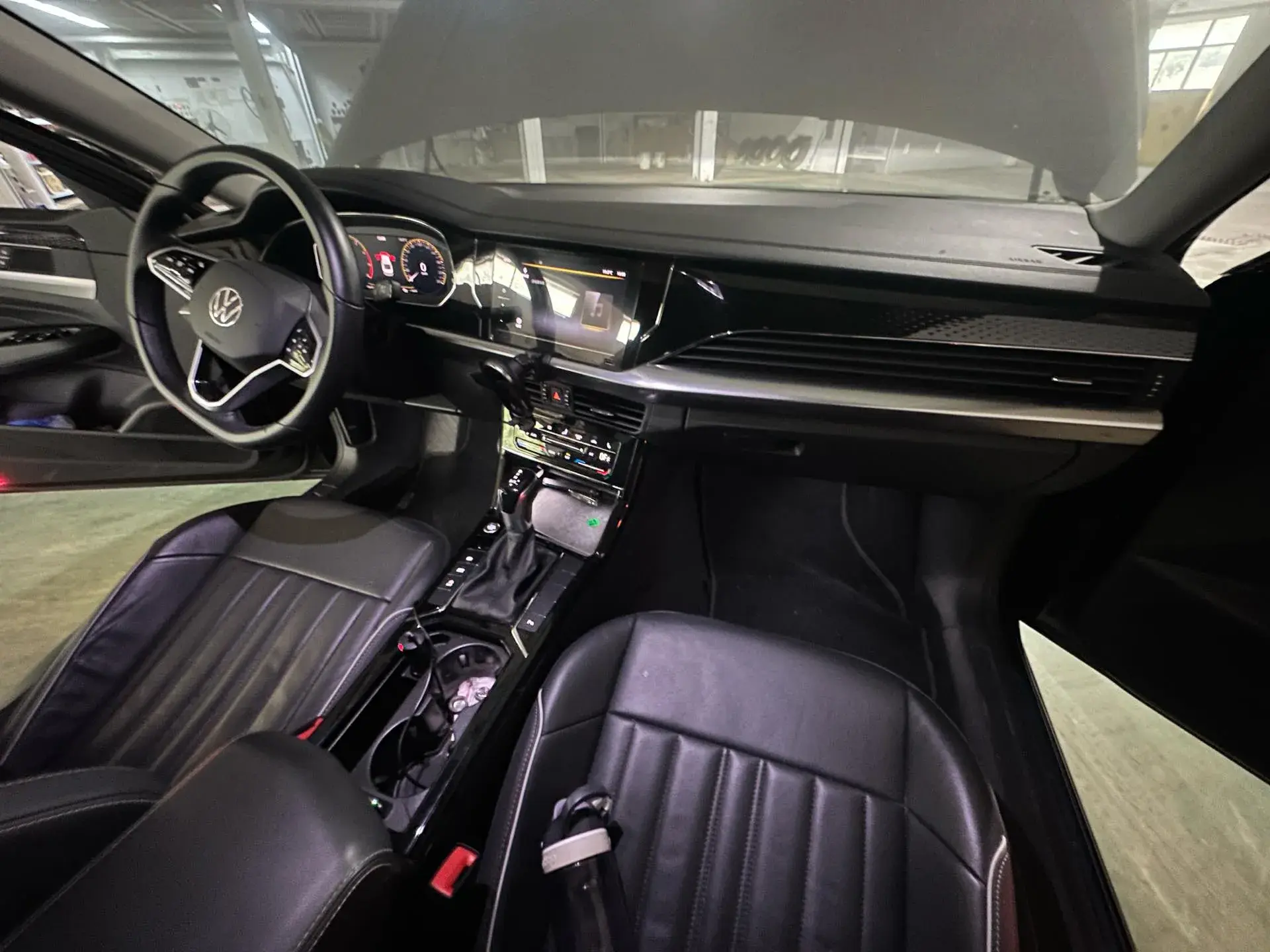 2023 VOLKSWAGEN PASSAT thumbnail 4