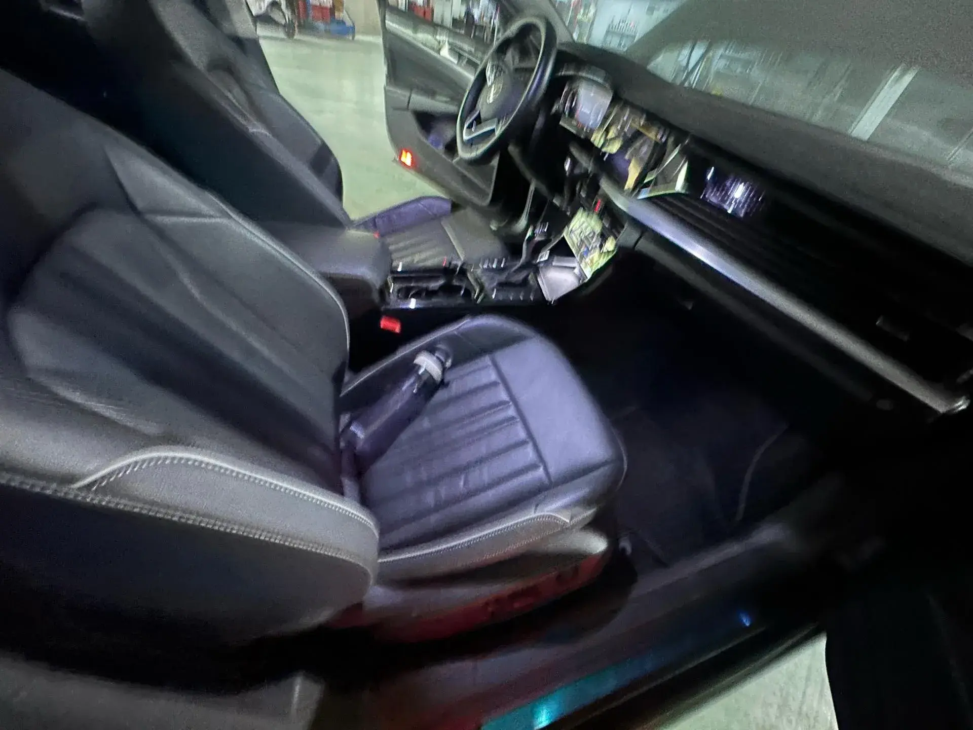 2023 VOLKSWAGEN PASSAT thumbnail 3