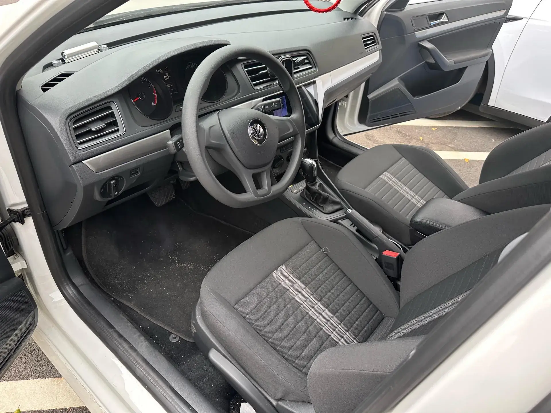 2019 VOLKSWAGEN LAVIDA thumbnail 3