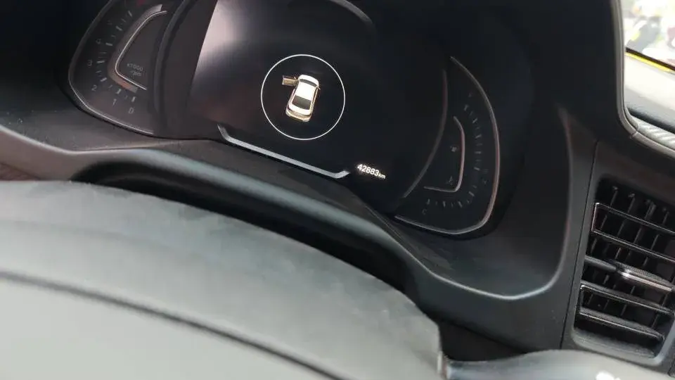 2019 HYUNDAI ELANTRA thumbnail 3