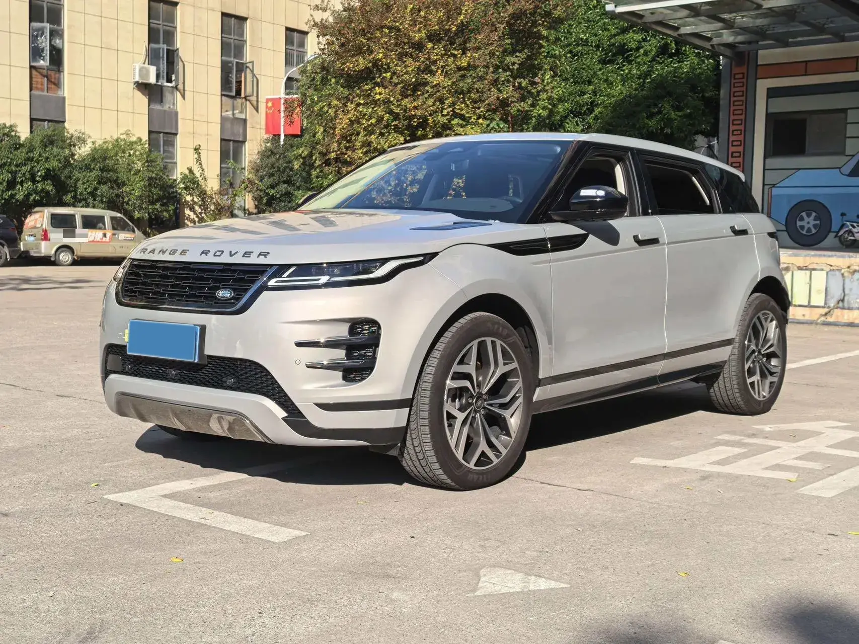 2024 LAND ROVER view 1