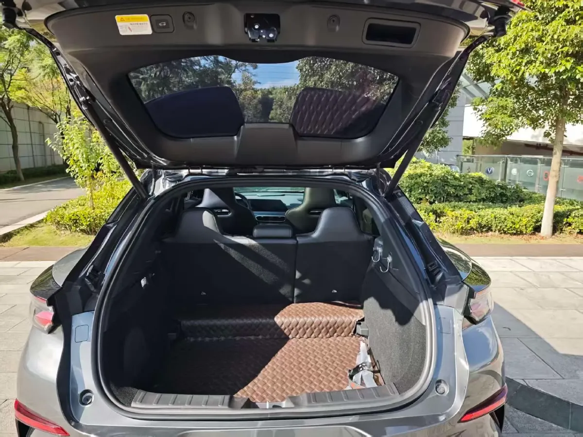 2022 ChangAn UNI-T 2.0T 233HP L4 8AT,autocango,china used car exporter,china ev exporter,chinese used car exporter,chinese used ev exporter