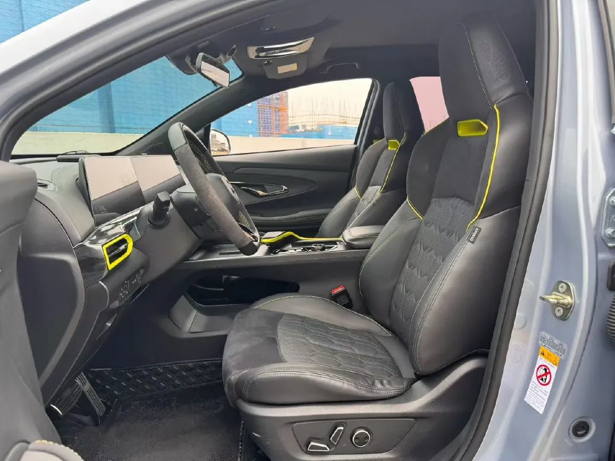 2022 ChangAn UNI-T 1.5T 188HP L4 7DCT,autocango,china used car exporter,china ev exporter,chinese used car exporter,chinese used ev exporter