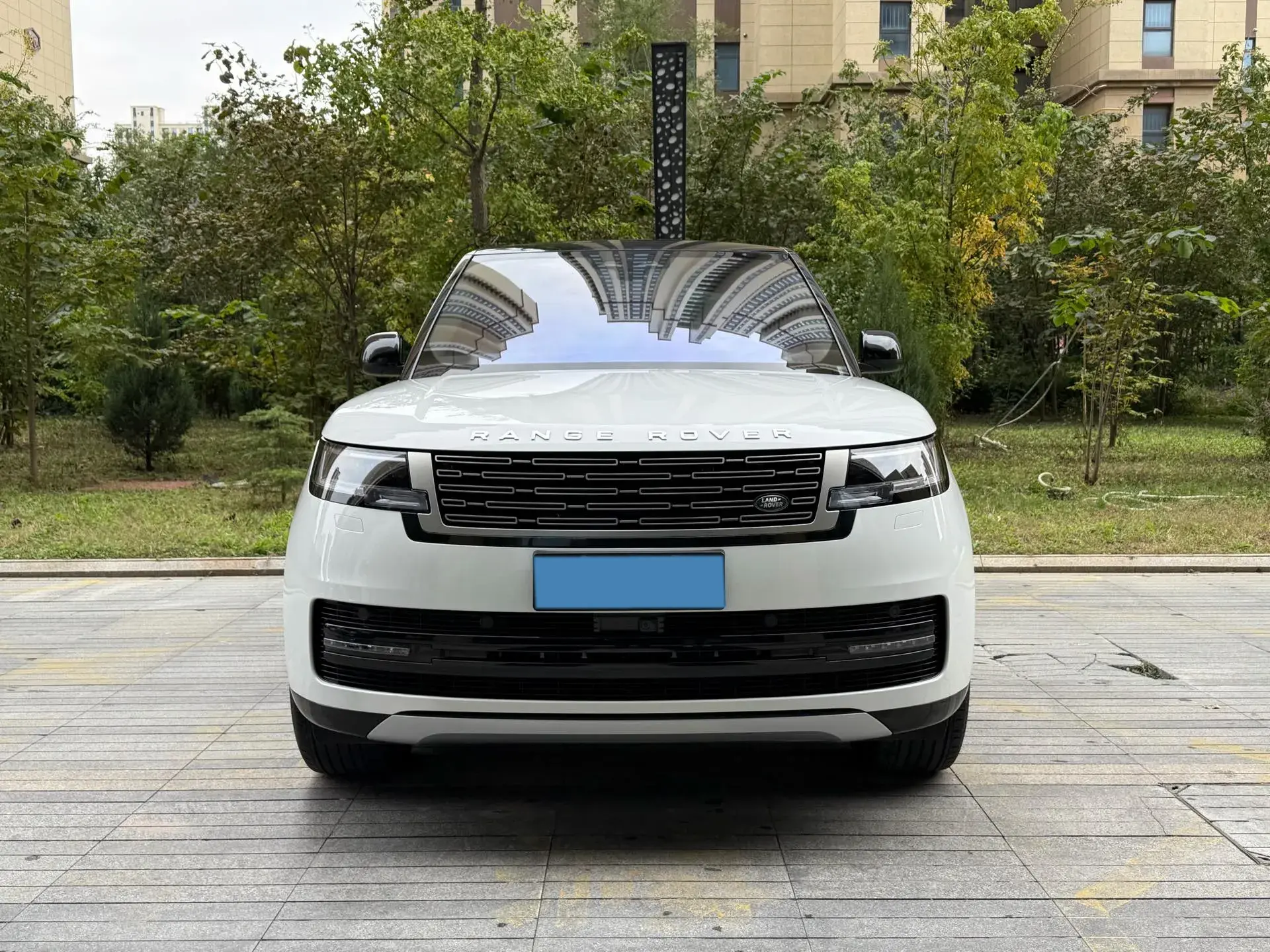 2025 LAND ROVER thumbnail 2