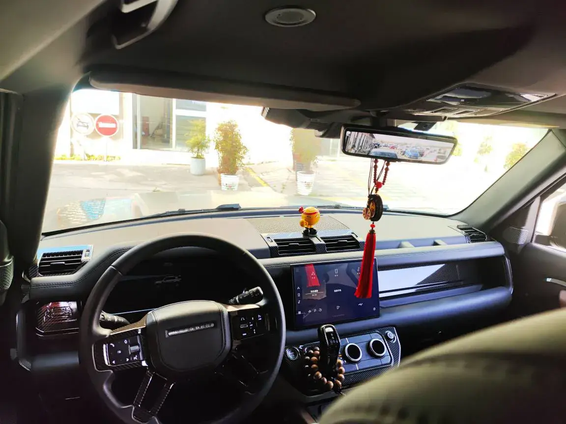 2023 LAND ROVER thumbnail 3