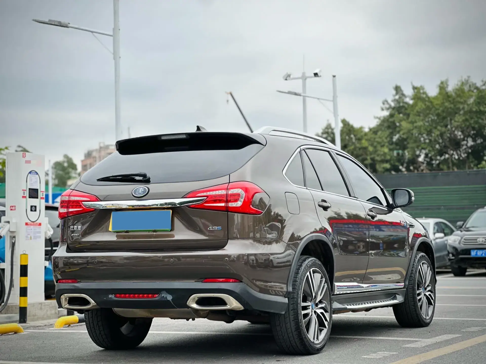 2017 BYD TANG thumbnail 4