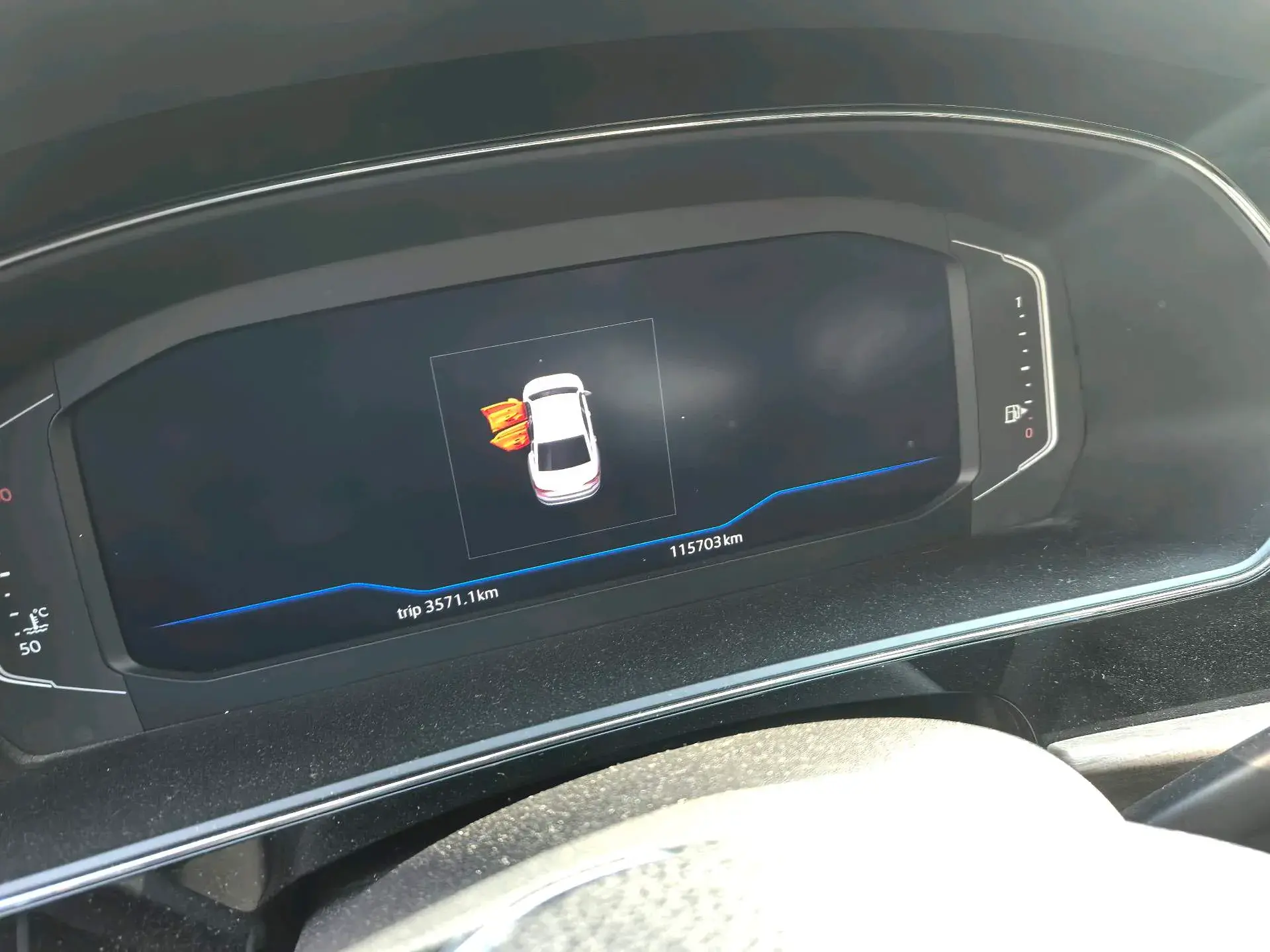 2019 VOLKSWAGEN PASSAT thumbnail 3