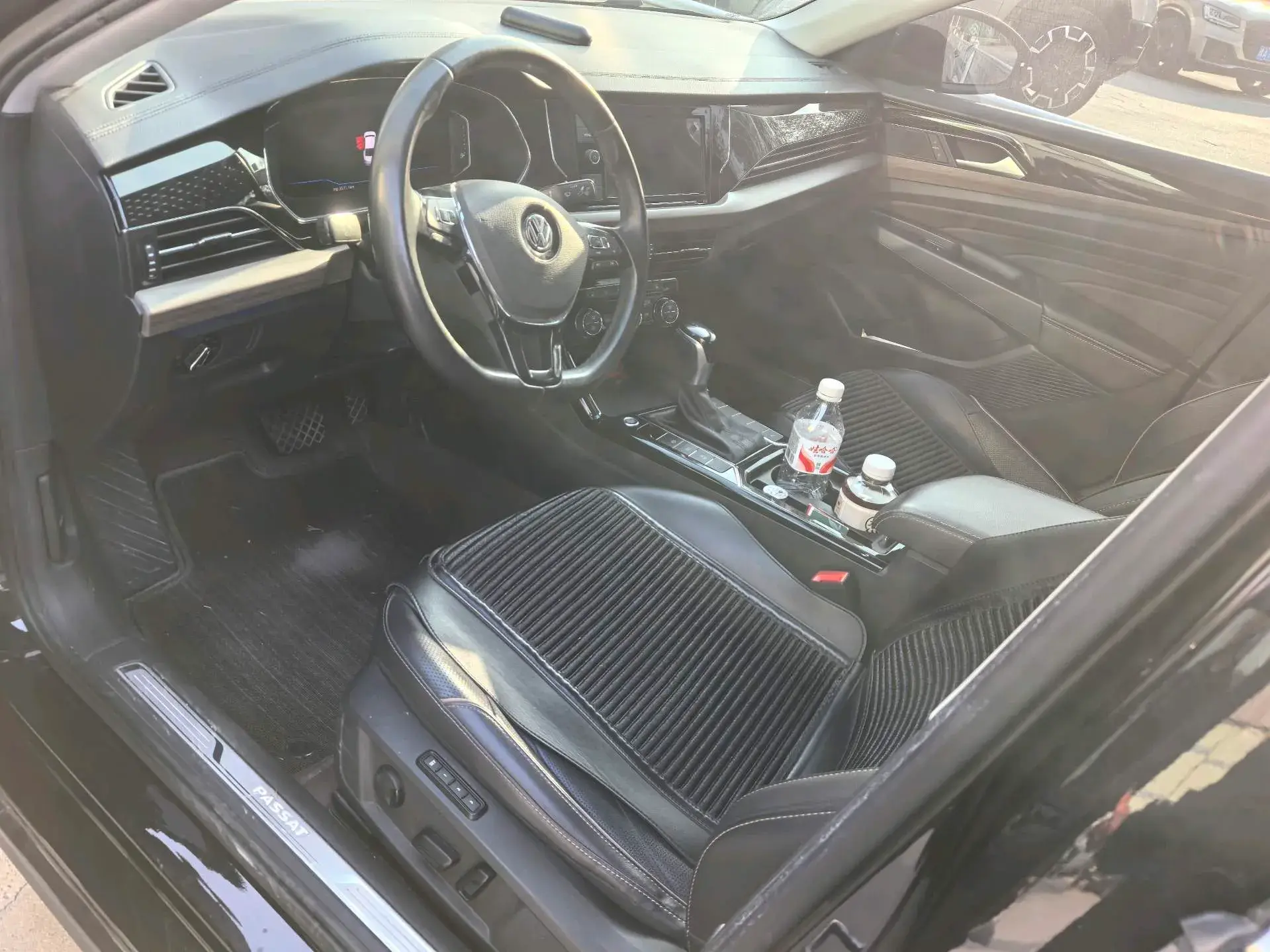 2019 VOLKSWAGEN PASSAT thumbnail 2