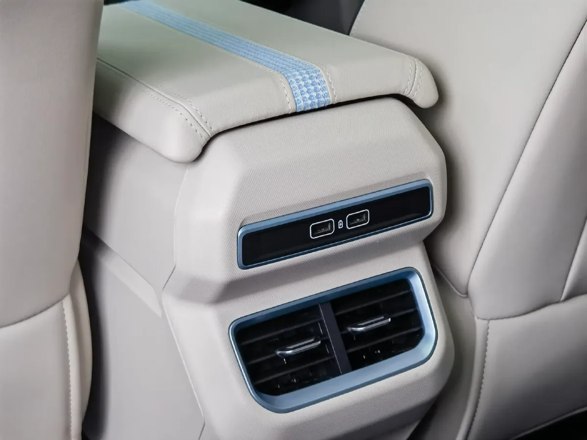 2023 Geely ICON 1.5T 181HP L4 7DCT,autocango,china used car exporter,china ev exporter,chinese used car exporter,chinese used ev exporter