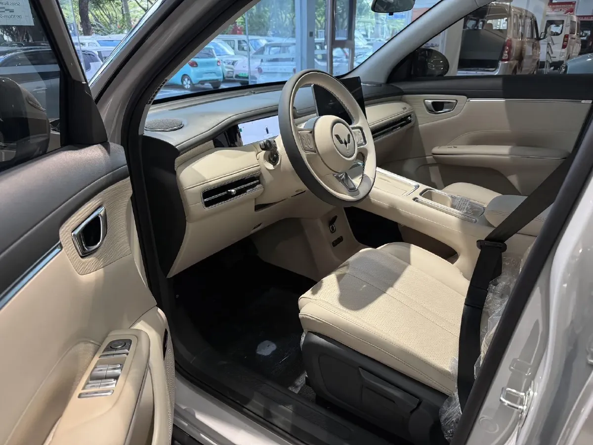 2025 WuLing BinGuo S BEV,autocango,china used car exporter,china ev exporter,chinese used car exporter,chinese used ev exporter