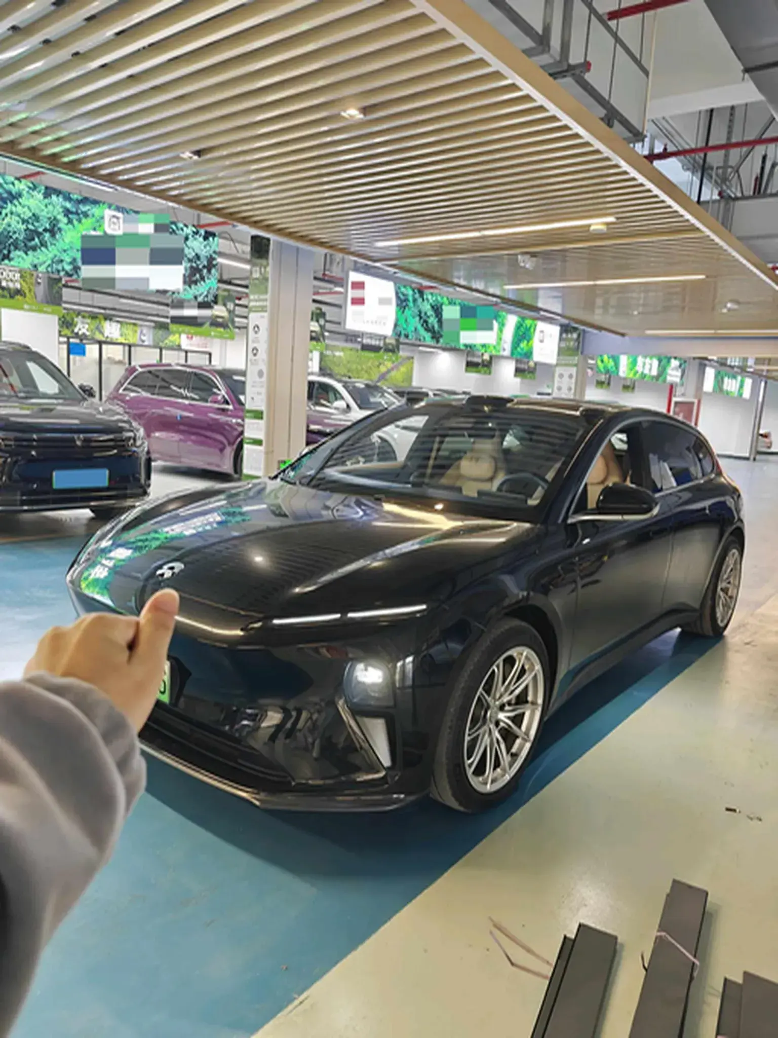 2023 NIO ET5T view 1