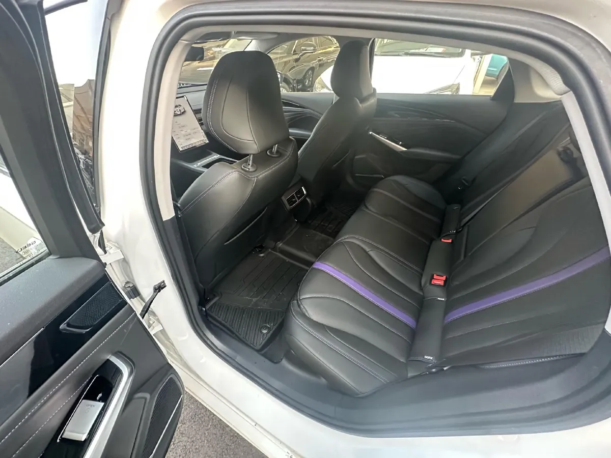 2024 Geely PrefaceL 1.5T 163HP L4 3DHT Hybrid,autocango,china used car exporter,china ev exporter,chinese used car exporter,chinese used ev exporter