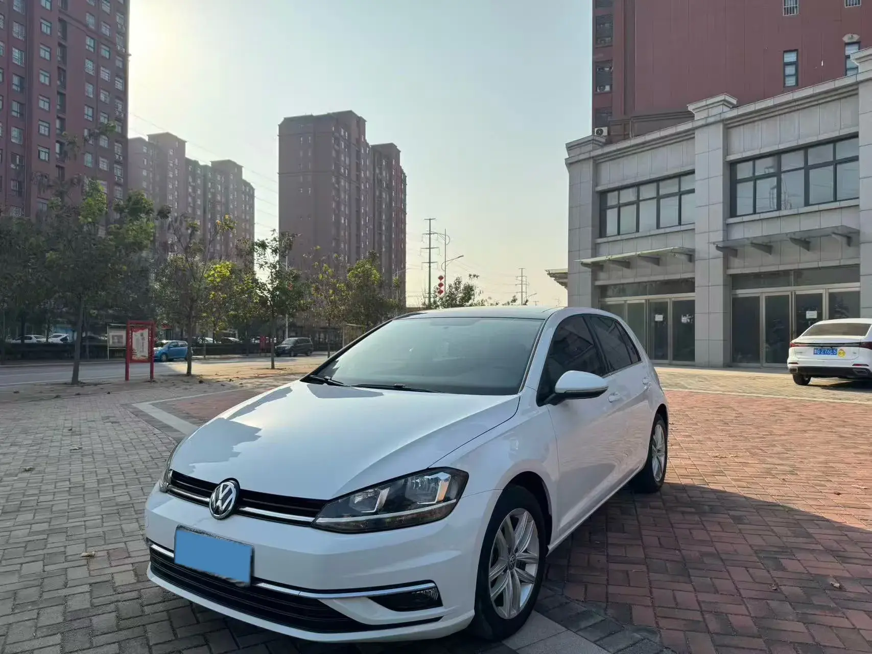 2019 VOLKSWAGEN GOLF view 1