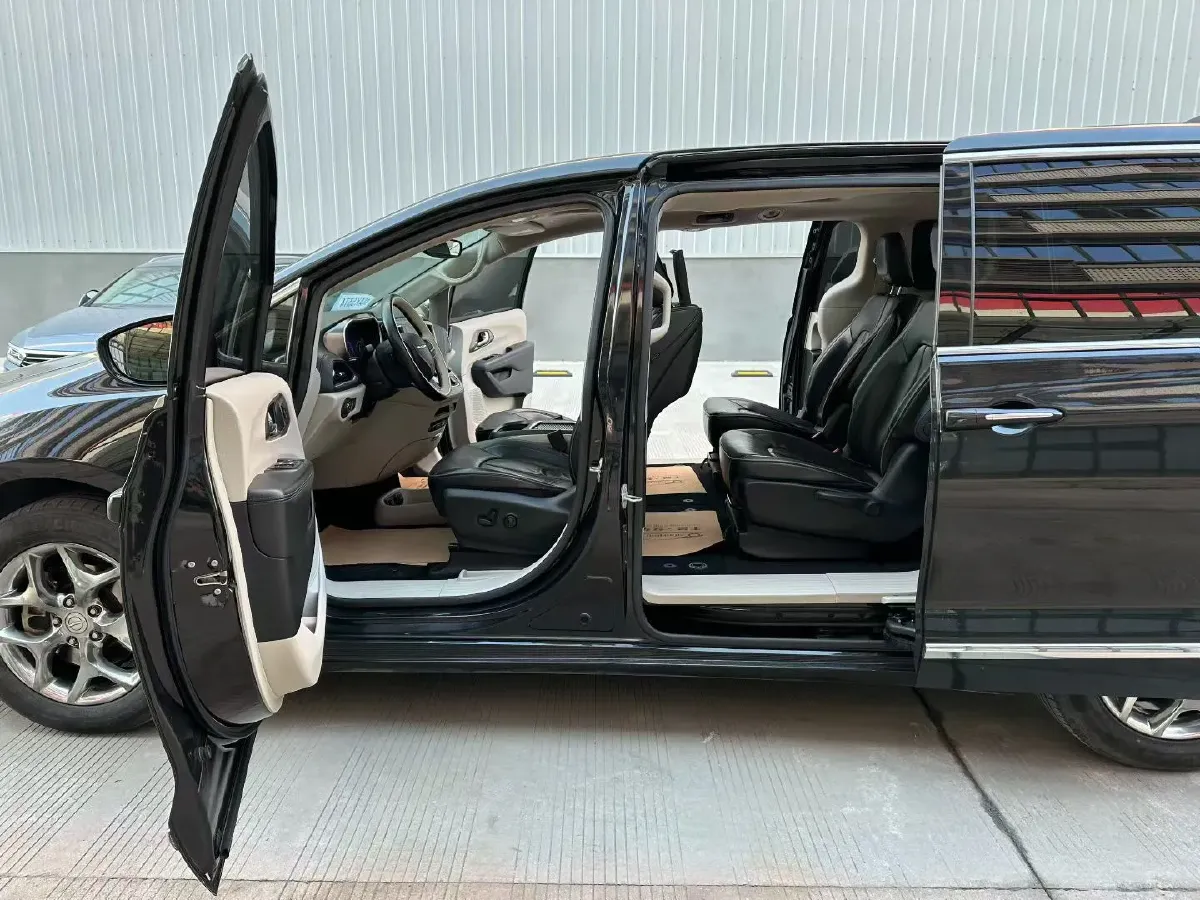 2017 Chrysler Pacifica 3.6L 279HP V6 9AT,autocango,china used car exporter,china ev exporter,chinese used car exporter,chinese used ev exporter