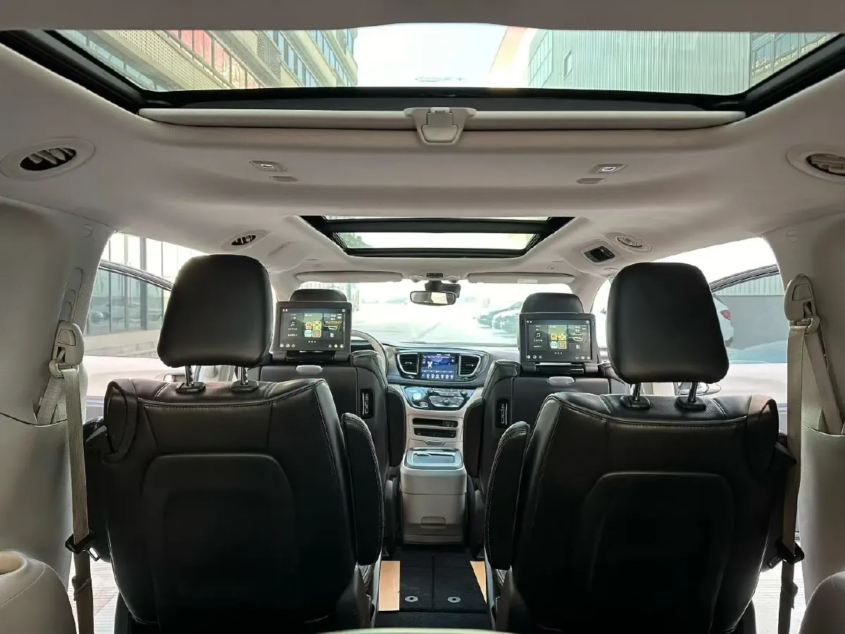 2017 Chrysler Pacifica 3.6L 279HP V6 9AT,autocango,china used car exporter,china ev exporter,chinese used car exporter,chinese used ev exporter