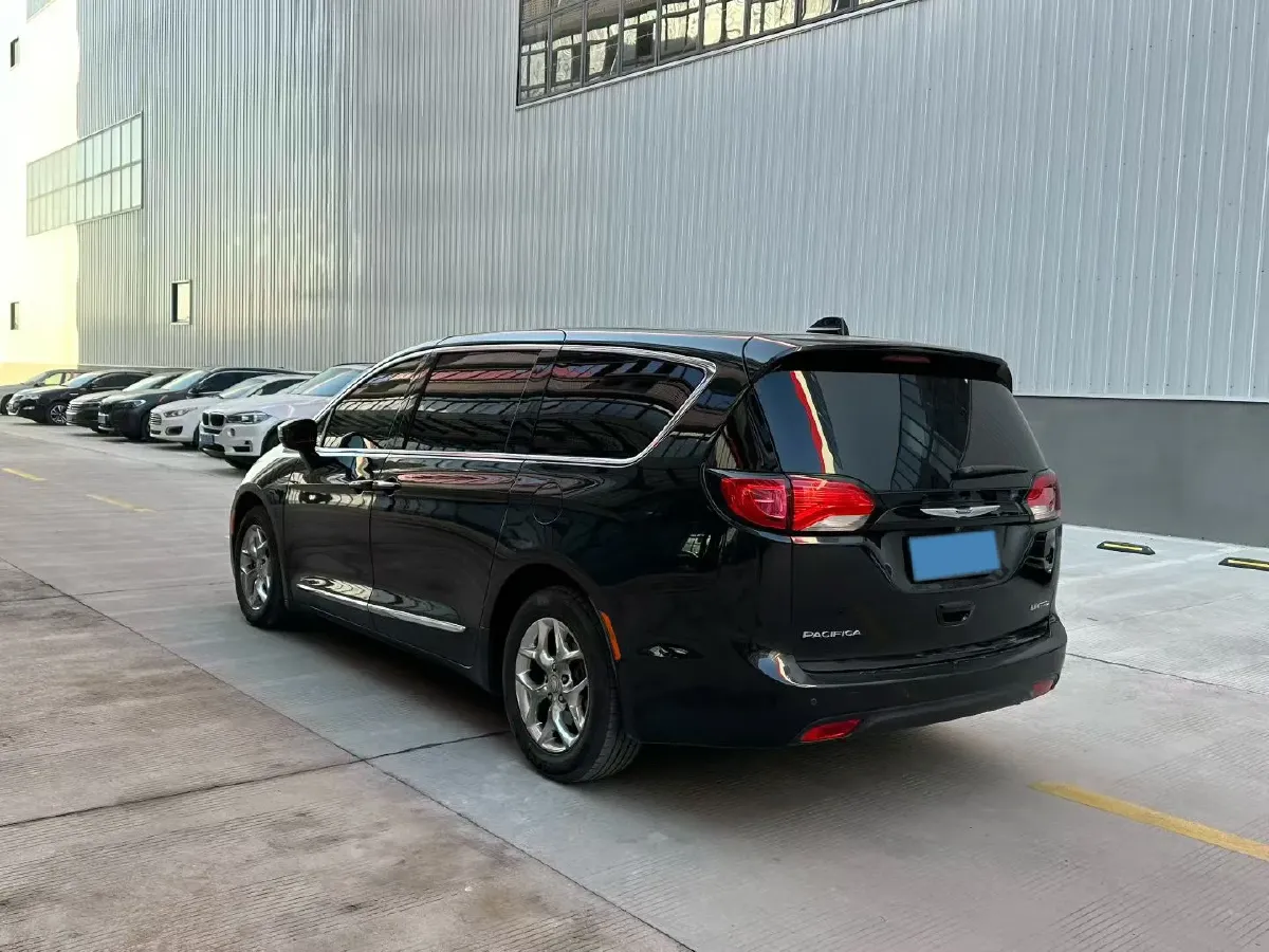 2017 Chrysler Pacifica 3.6L 279HP V6 9AT,autocango,china used car exporter,china ev exporter,chinese used car exporter,chinese used ev exporter