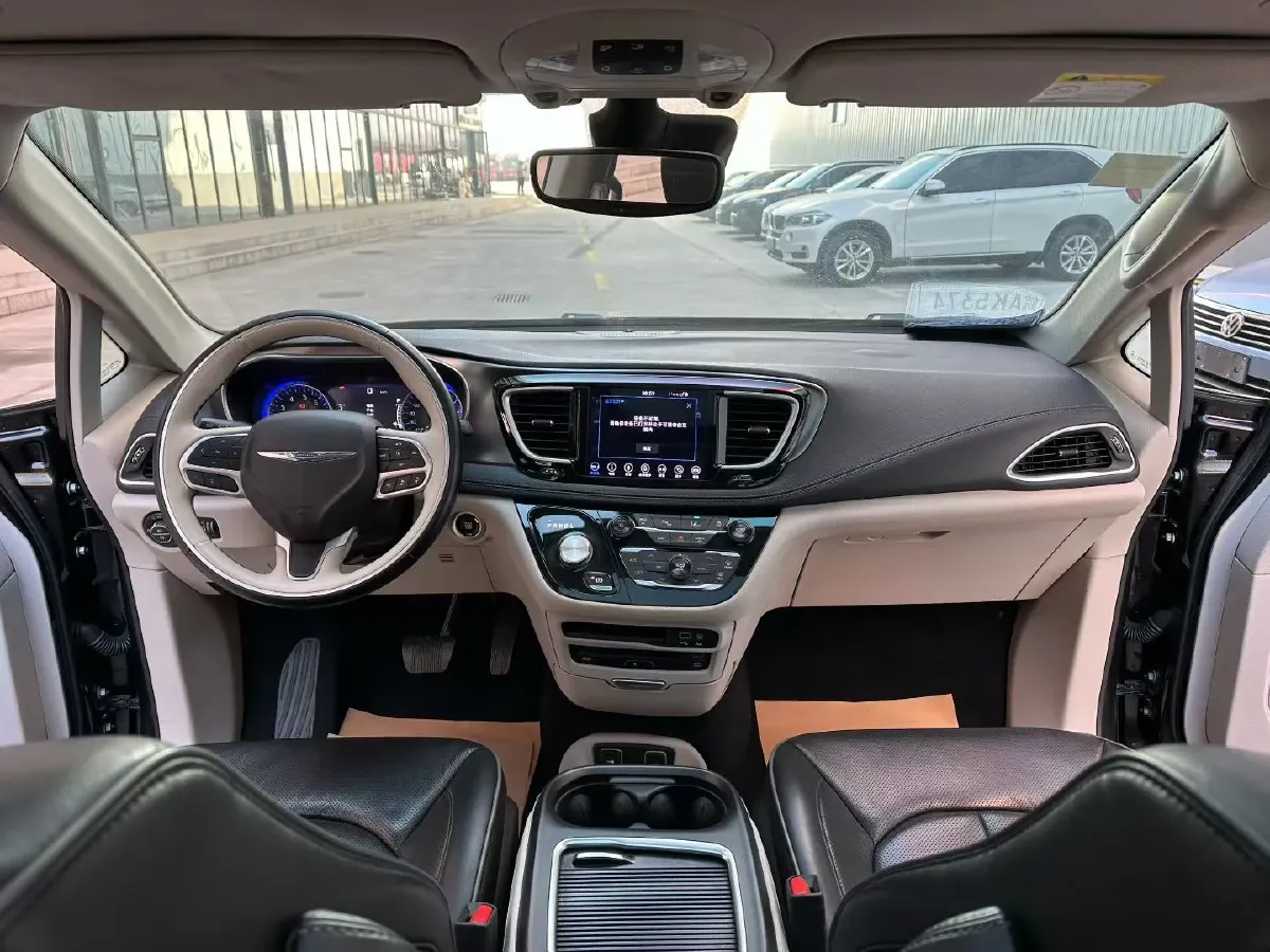 2017 Chrysler Pacifica 3.6L 279HP V6 9AT,autocango,china used car exporter,china ev exporter,chinese used car exporter,chinese used ev exporter