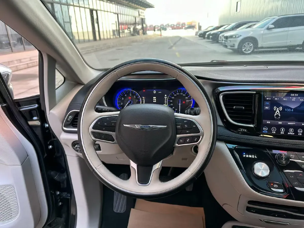 2017 Chrysler Pacifica 3.6L 279HP V6 9AT,autocango,china used car exporter,china ev exporter,chinese used car exporter,chinese used ev exporter