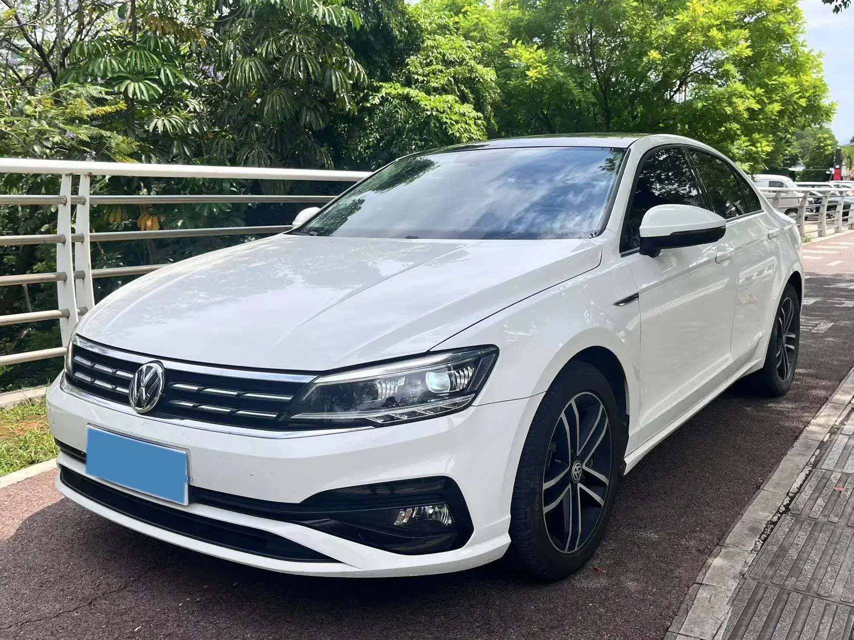 2021 VOLKSWAGEN LAMANDO view 1