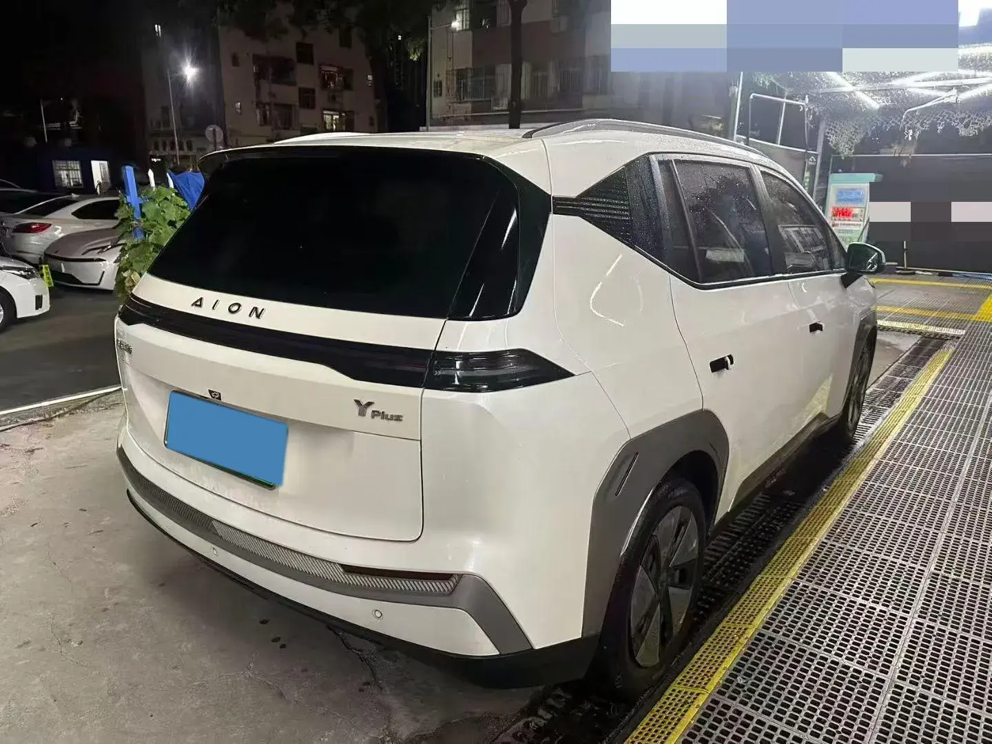 2024 AION Y thumbnail 3