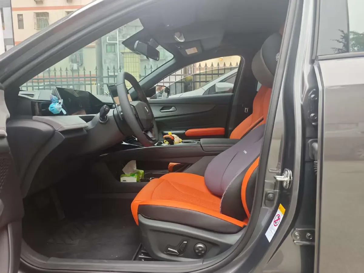 2025 ChangAn UNI-V 2.0T 245HP L4 8AT,autocango,china used car exporter,china ev exporter,chinese used car exporter,chinese used ev exporter