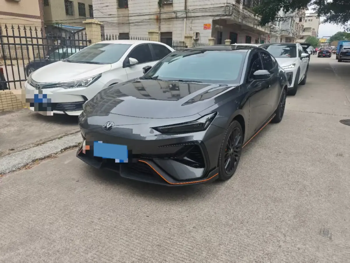 2025 ChangAn UNI-V 2.0T 245HP L4 8AT