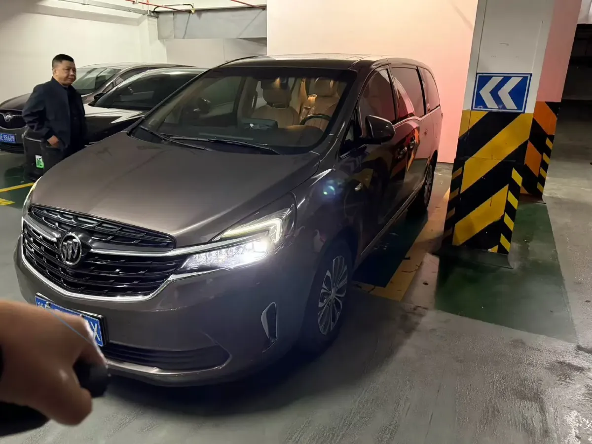 2021 Buick GL8 2.0T 237HP L4 9AT,autocango,china used car exporter,china ev exporter,chinese used car exporter,chinese used ev exporter