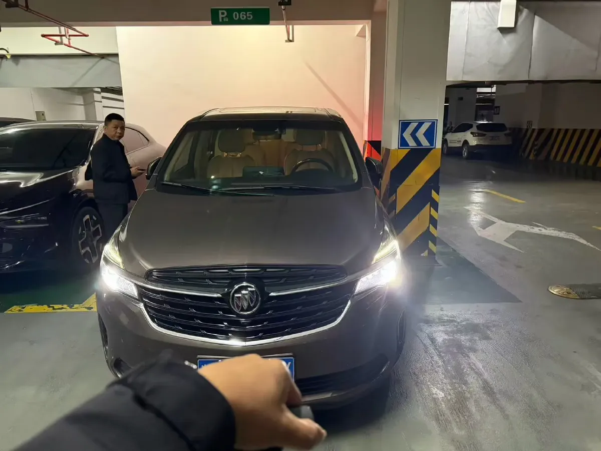 2021 Buick GL8 2.0T 237HP L4 9AT,autocango,china used car exporter,china ev exporter,chinese used car exporter,chinese used ev exporter