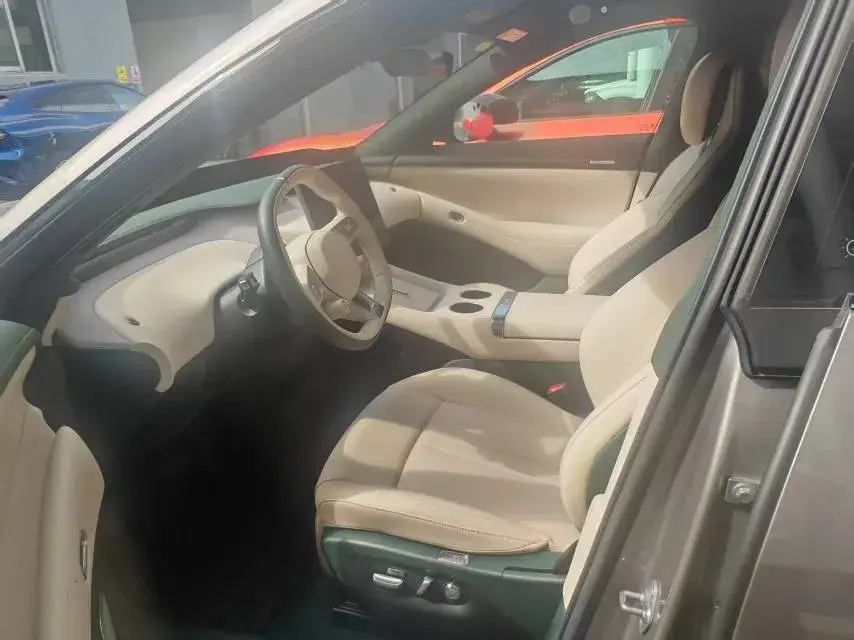 2025 MI YU7 thumbnail 4