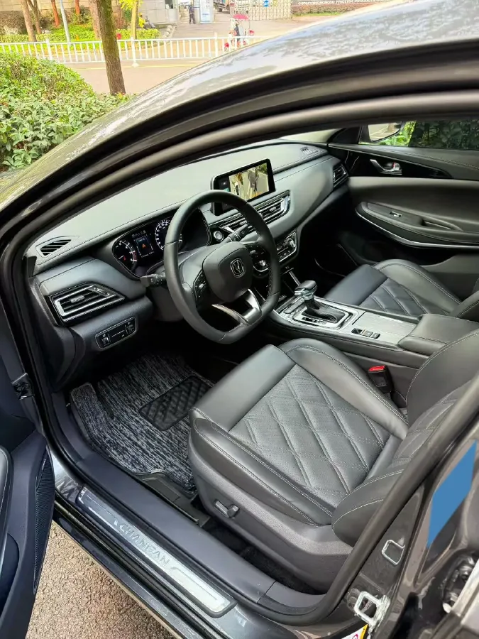 2022 ChangAn Raeton CC 1.5T 188HP L4 7DCT,autocango,china used car exporter,china ev exporter,chinese used car exporter,chinese used ev exporter