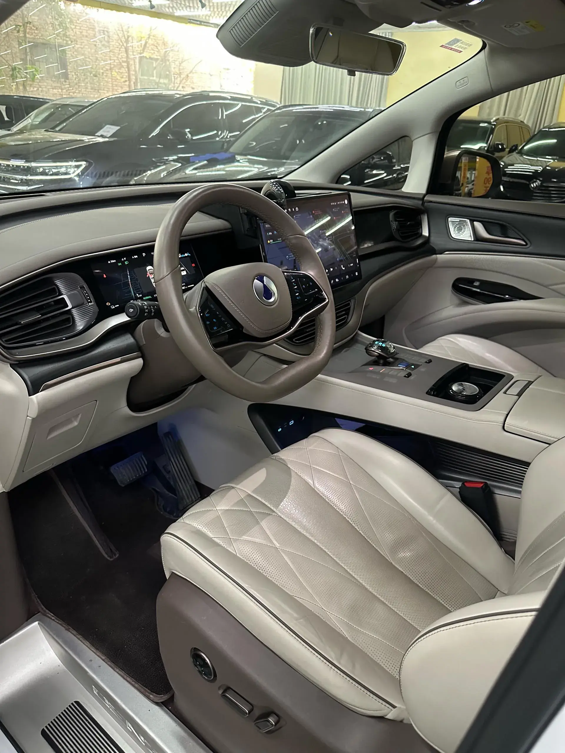 2022 DENZA D9 thumbnail 3