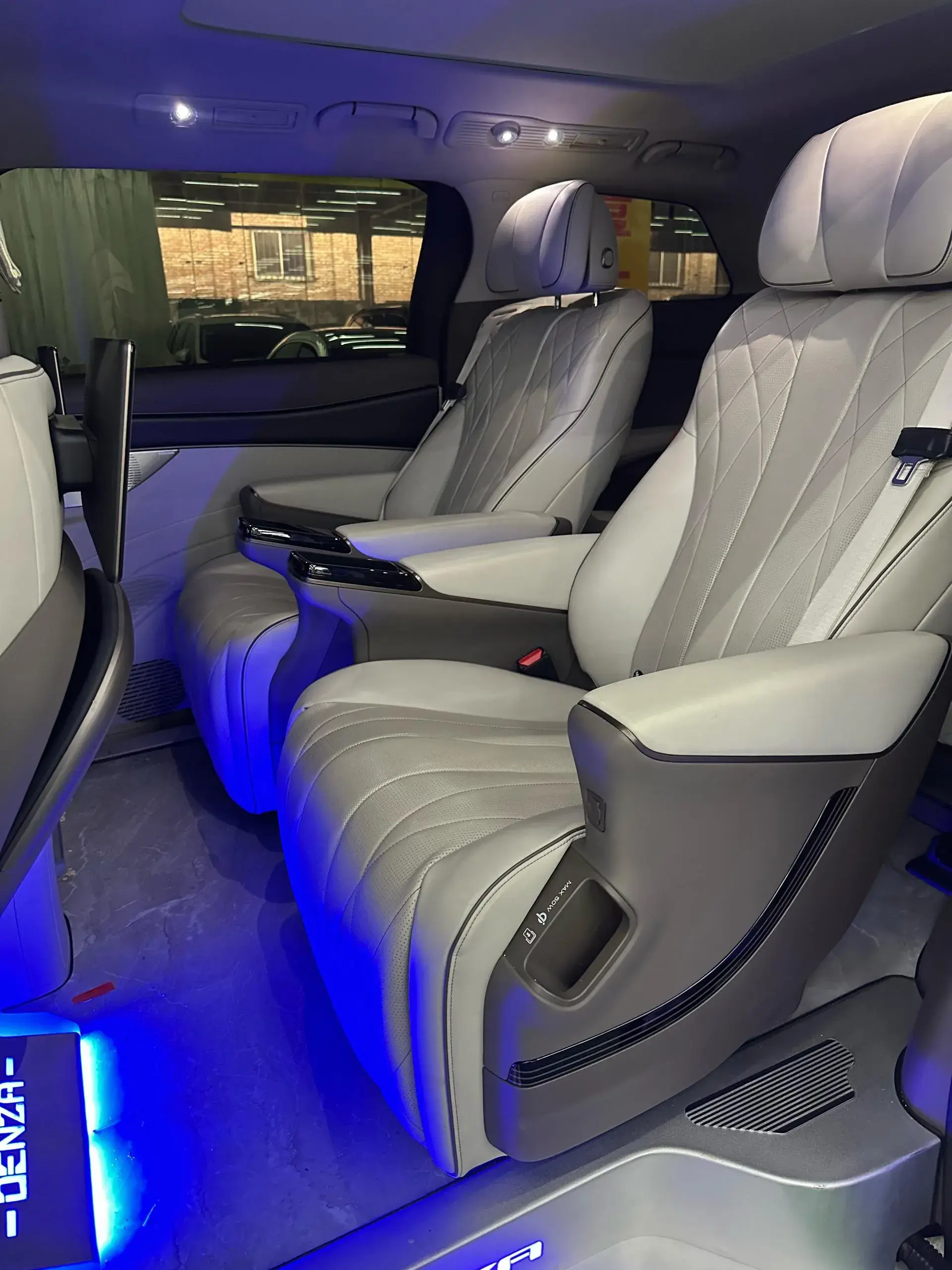 2022 DENZA D9 thumbnail 4