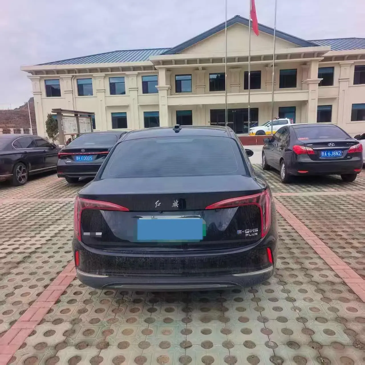 2024 HONGQI E-QM5 thumbnail 2