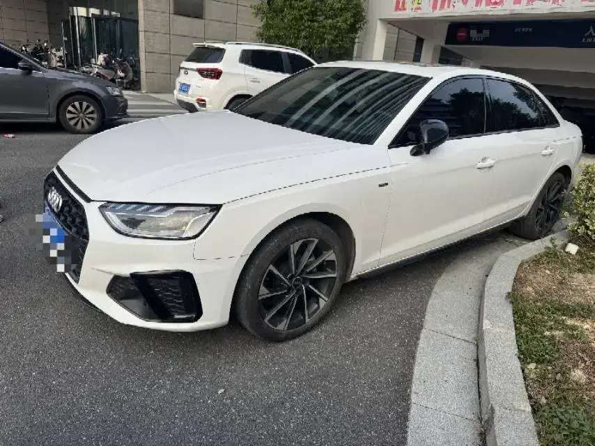 2023 Audi A4L 2.0T 190HP L4 7DCT