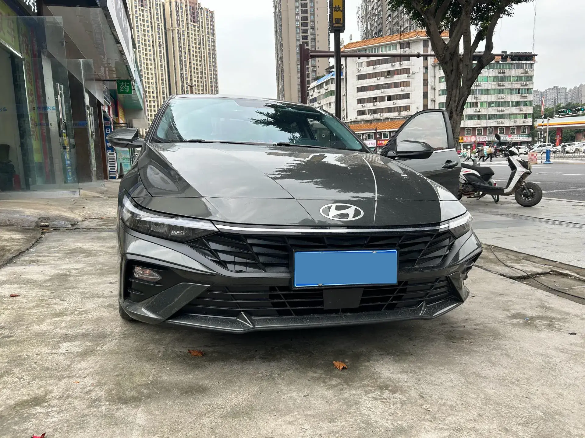 2022 HYUNDAI ELANTRA thumbnail 3